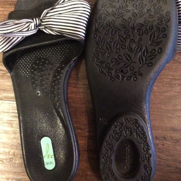 Shoes - Picture 3 of 4